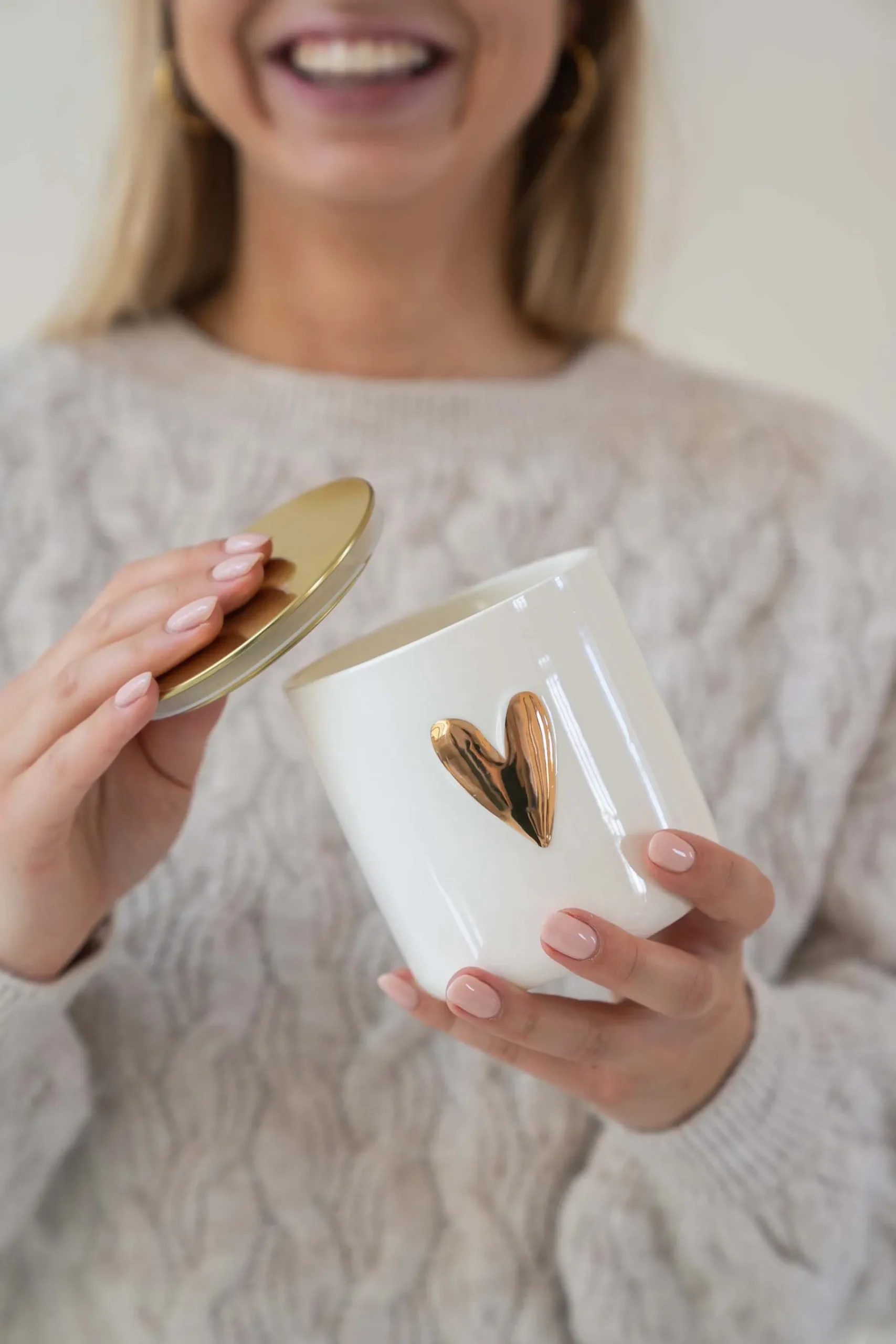 ZUSSS keramieken geurkaars linnen hartje wit